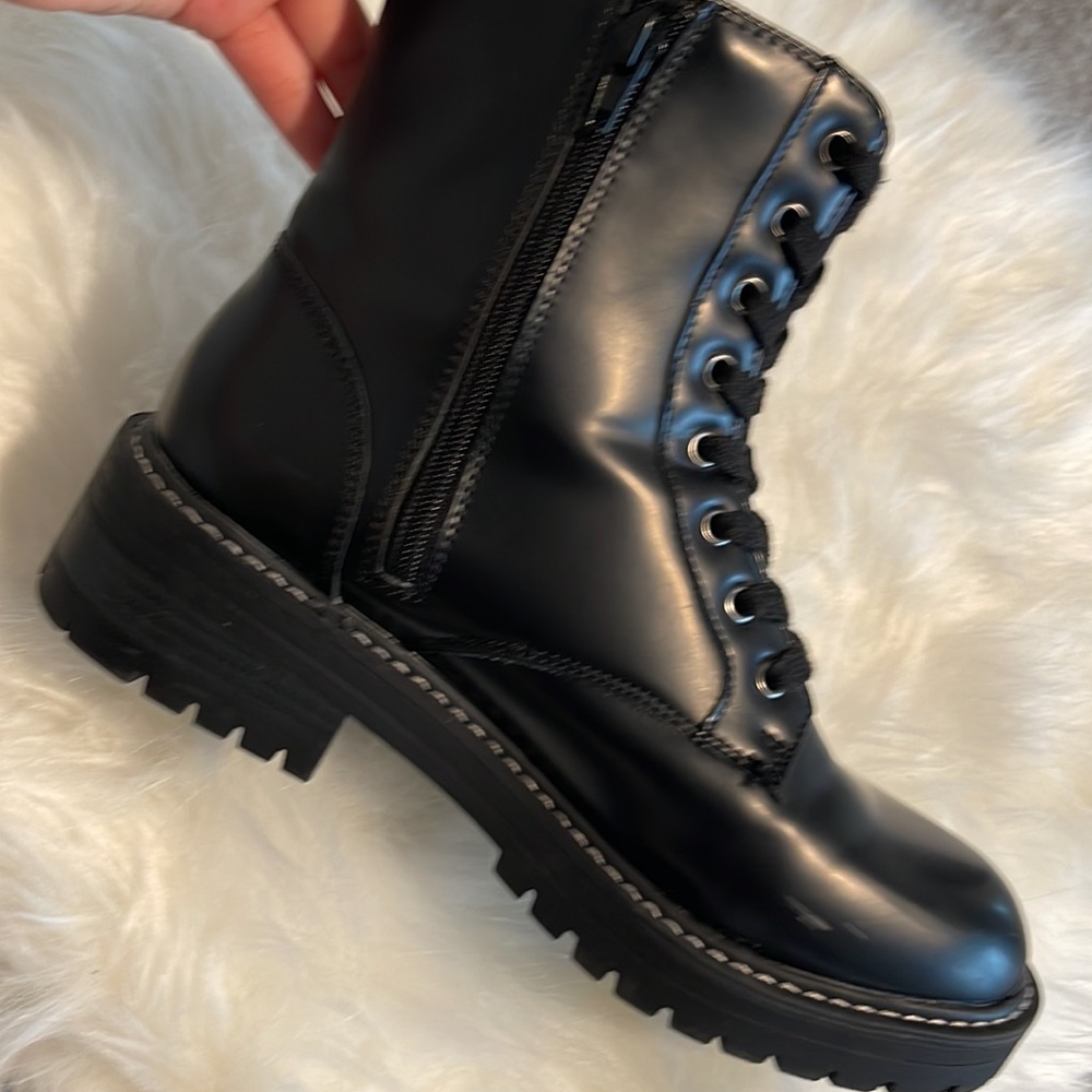 Boots - Picture 4 of 4